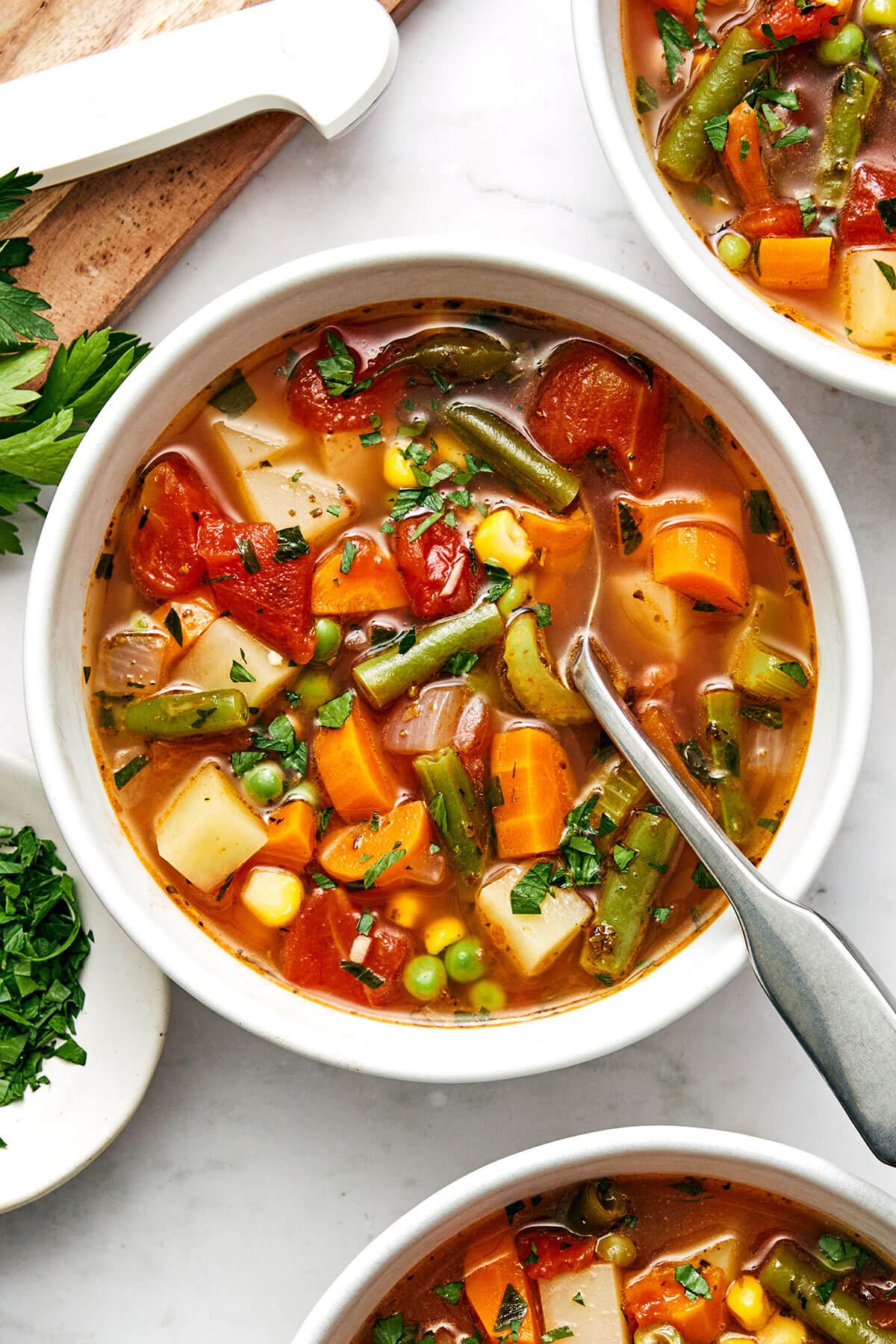 This easy vegetable soup recipe is packed with flavor and healthy vegetables, and is perfect for fall and winter soup season! A bowl of vegetable soup